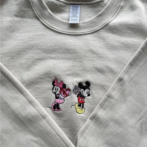 EMBROIDER - MINNIE & MICKEY MOUSSE SWEATSHIRT - Picture 1 of 7
